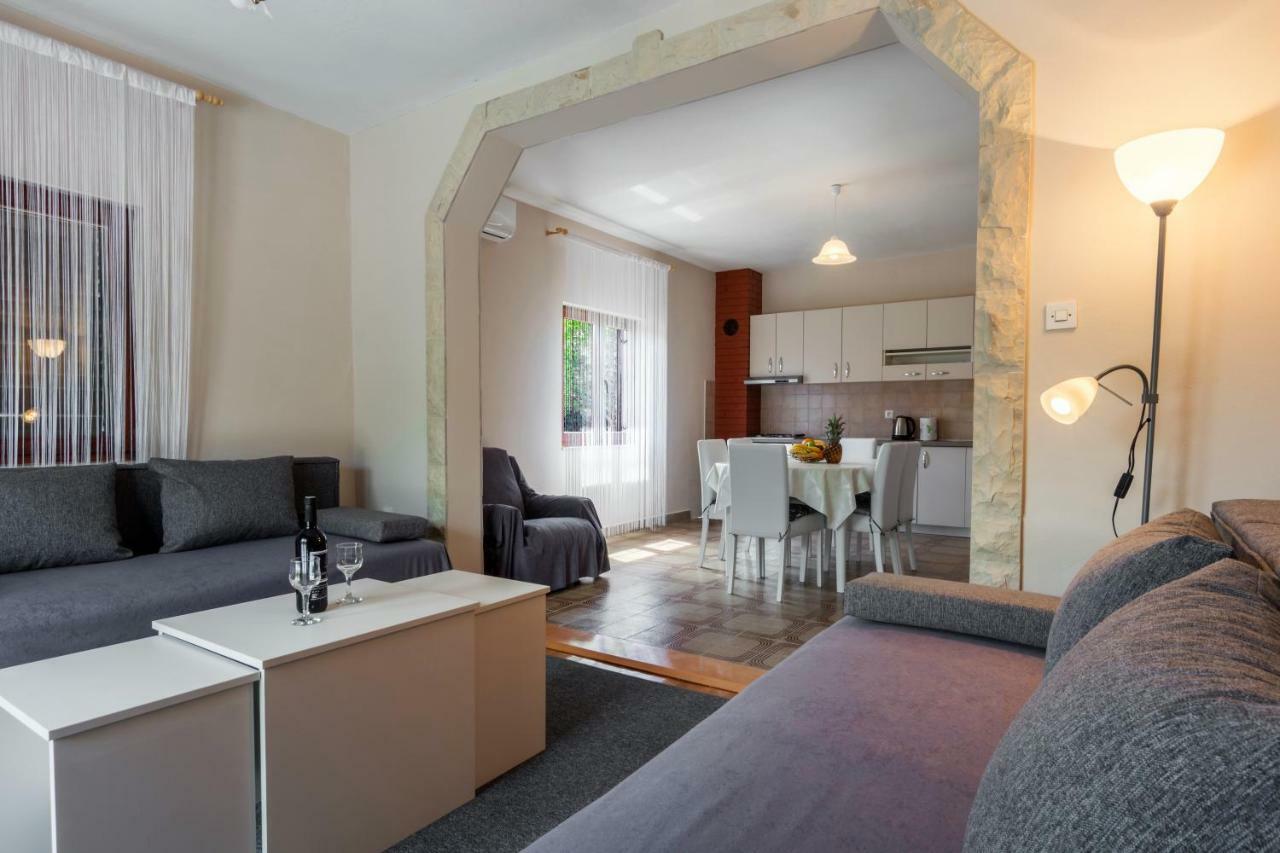 Vacation House Maslina Rupalj Exterior foto
